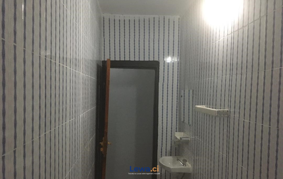 Location disponible à Cocody Abatta