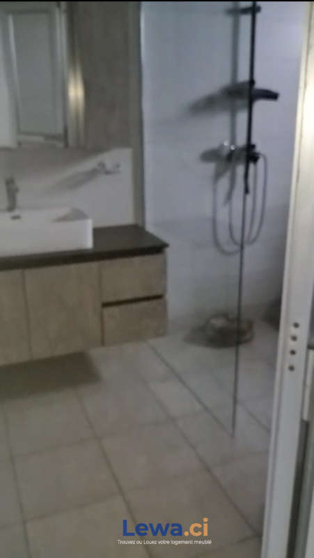 Villa 2 pièces à vendre à Cocody : 175 millionsFCFA - Demarcho.ci : Villa à vendre à Cocody. Prix : 175 000 000 FCFA prix de vente.