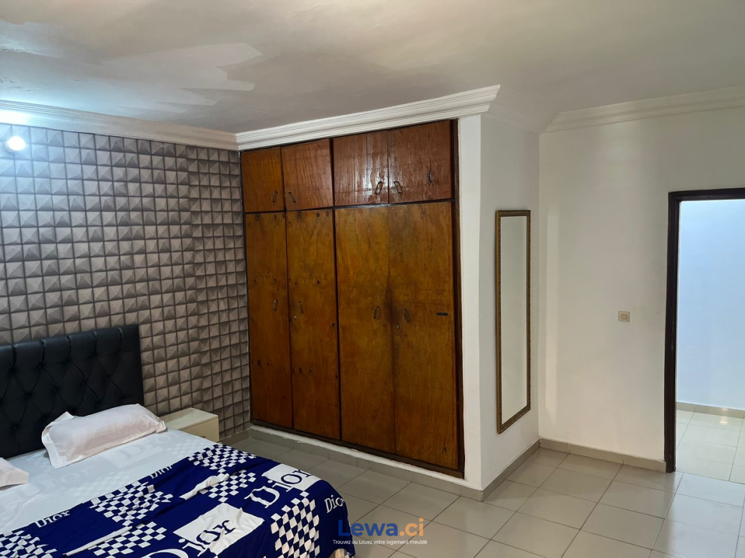Appartement 1 pièces à louer à Cocody : 35,000 FCFA par mois - Demarcho.ci : Appartement à louer à Cocody. Prix : 35 000 FCFA prix de vente. 1 Chambre; 2 Salles de bains; 60 m².