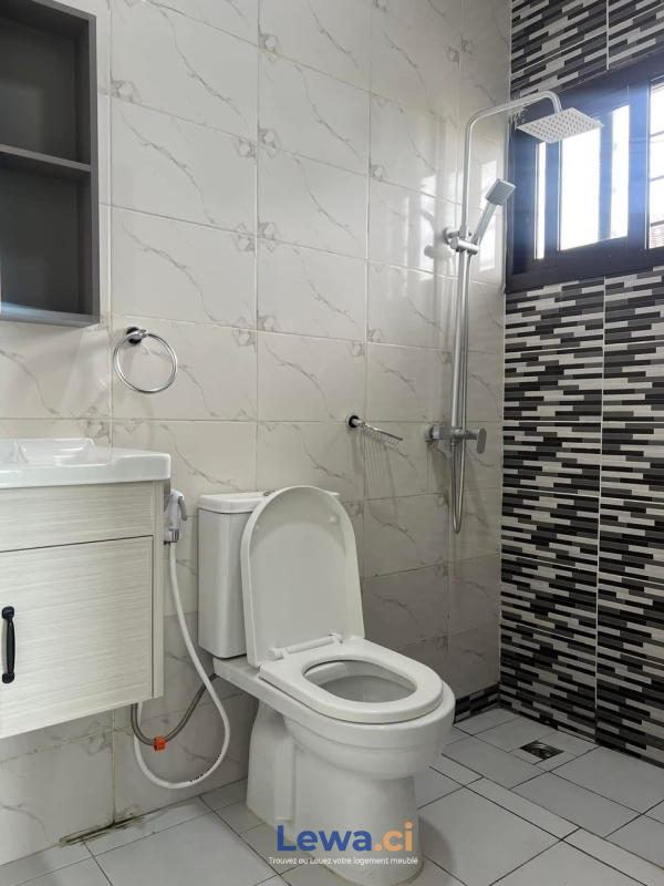Appartement 2 pièces à louer à Bingerville : 210,000 FCFA par mois - Demarcho.ci : Appartement à louer à Bingerville. Prix : 210 000 FCFA par mois. 2 Chambres; 3 Salles de bains; 85 m².