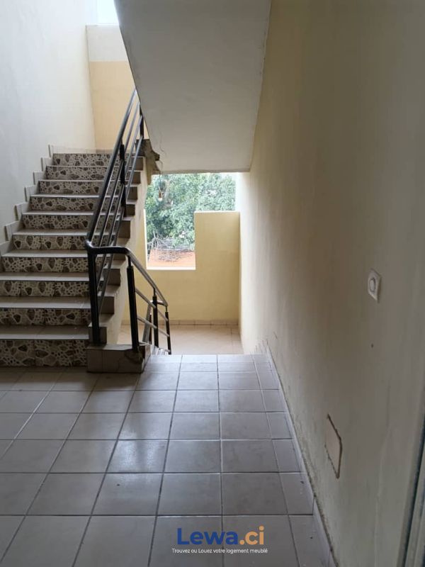 Appartement 2 pièces à vendre à Cocody : 45 millionsFCFA - Demarcho.ci : Appartement à vendre à Cocody. Prix : 45 000 000 FCFA prix de vente.