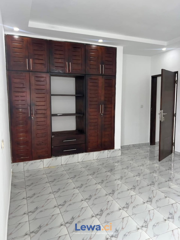 Appartement 2 pièces à louer à Bingerville : 210,000 FCFA par mois - Demarcho.ci : Appartement à louer à Bingerville. Prix : 210 000 FCFA par mois. 2 Chambres; 3 Salles de bains; 85 m².