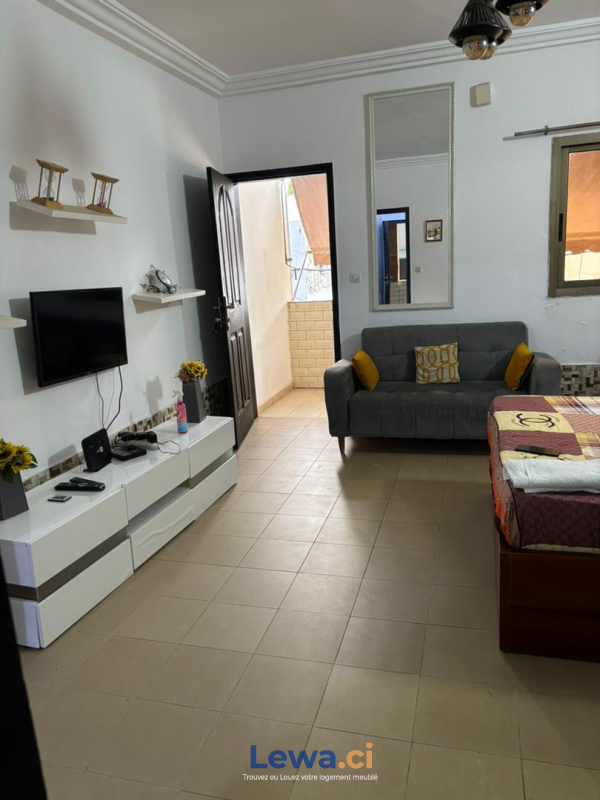 Appartement 1 pièces à louer à Cocody : 450,000 FCFA par mois - Demarcho.ci : Appartement à louer à Cocody. Prix : 450 000 FCFA par mois. 1 Chambre; 1 Salle de bain; 200 m².