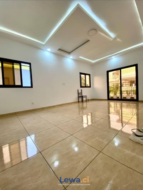 Villa 8 pièces à vendre à Cocody : 339 millionsFCFA - Demarcho.ci : Villa à vendre à Cocody. Prix : 339 000 000 FCFA prix de vente. 8 Chambres; 3 Salles de bains; 500 m².