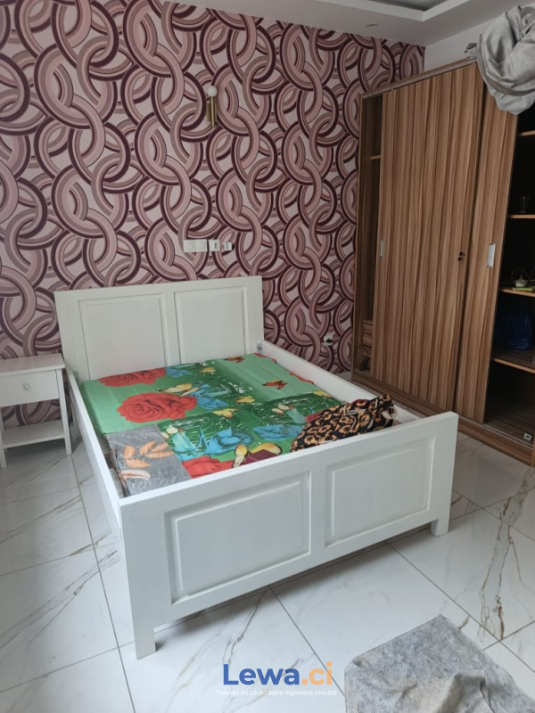 Villa 3 pièces à vendre à Cocody : 200 millionsFCFA - Demarcho.ci : Villa à vendre à Cocody. Prix : 200 000 000 FCFA prix de vente. 3 Chambres; 3 Salles de bains; 273 m².