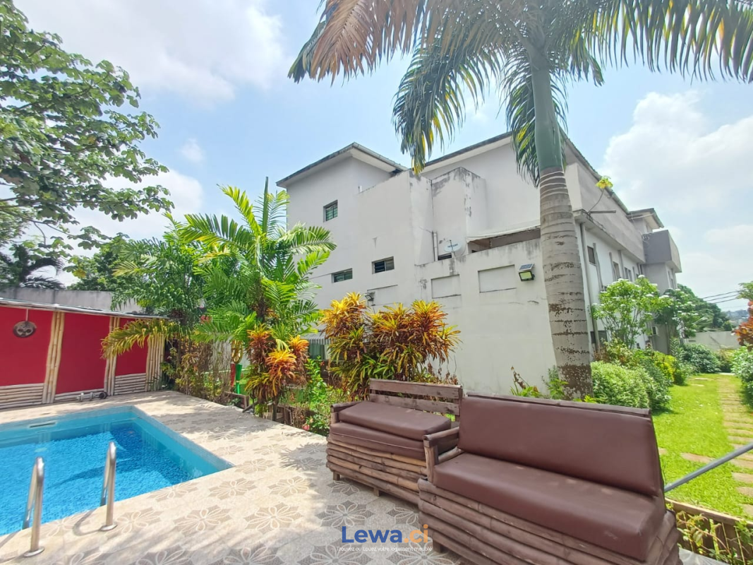 Villa 2 pièces à vendre à Cocody : 430 millionsFCFA - Demarcho.ci : Villa à vendre à Cocody. Prix : 430 000 000 FCFA prix de vente.