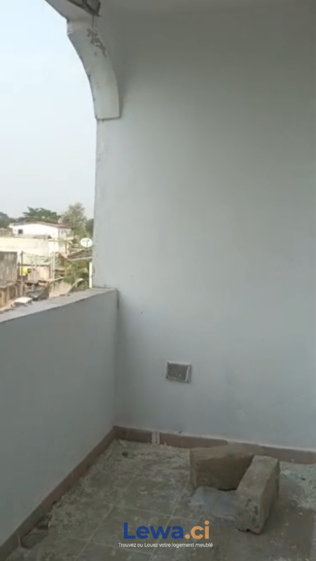 Appartement 2 pièces à vendre à Yopougon : 18 millionsFCFA - Demarcho.ci : Appartement à vendre à Yopougon. Prix : 18 000 000 FCFA prix de vente.