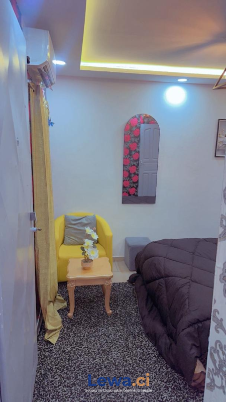 Appartement 1 pièces à louer à Marcory : 25,000 FCFA par mois - Demarcho.ci : Appartement à louer à Marcory. Prix : 25 000 FCFA prix de vente. 1 Chambre; 2 Salles de bains; 300 m².