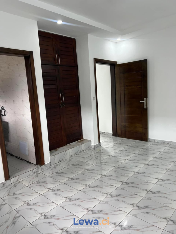 Appartement 2 pièces à louer à Bingerville : 210,000 FCFA par mois - Demarcho.ci : Appartement à louer à Bingerville. Prix : 210 000 FCFA par mois. 2 Chambres; 3 Salles de bains; 85 m².