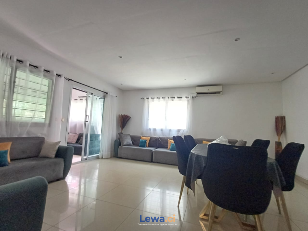 Villa 2 pièces à vendre à Cocody : 430 millionsFCFA - Demarcho.ci : Villa à vendre à Cocody. Prix : 430 000 000 FCFA prix de vente.