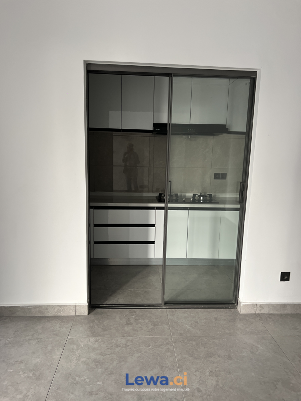 Appartement 1 pièces à louer à Marcory : 800,000 FCFA par mois - Demarcho.ci : Appartement à louer à Marcory. Prix : 800 000 FCFA par mois. 1 Chambre; 2 Salles de bains; 71 m².