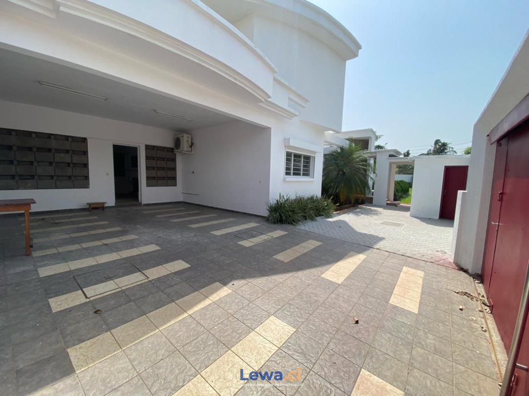 Villa 2 pièces à louer à Cocody : 3,5 millions FCFA par mois - Demarcho.ci : Villa à louer à Cocody. Prix : 3 500 000 FCFA par mois.