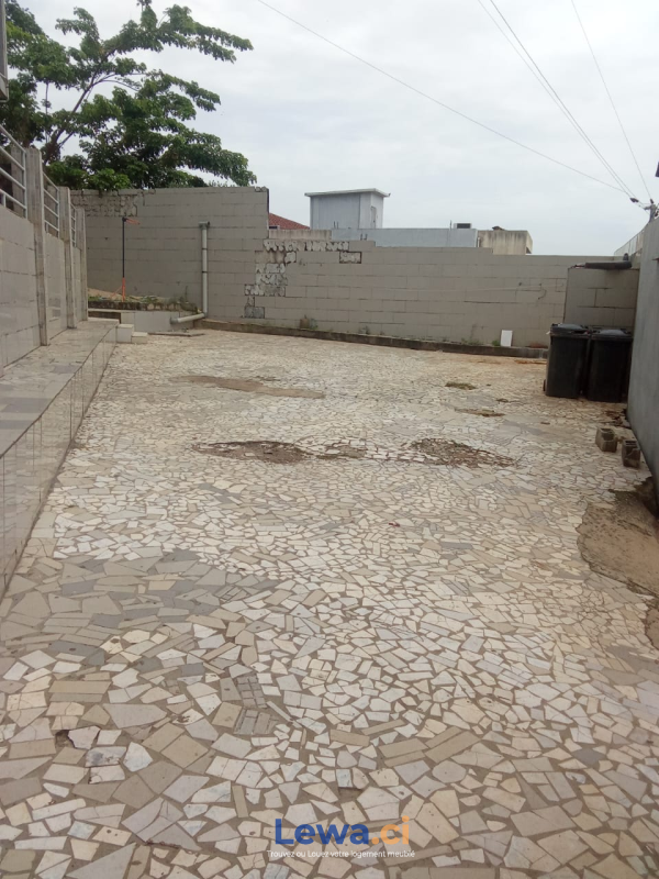 Immeuble 2 pièces à vendre à Cocody : 375 millionsFCFA - Demarcho.ci : Immeuble à vendre à Cocody. Prix : 375 000 000 FCFA prix de vente.