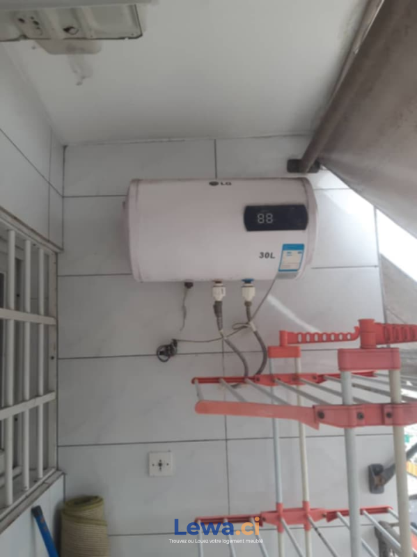 Appartement 1 pièces à vendre à Marcory : 25,000FCFA - Demarcho.ci : Appartement à vendre à Marcory. Prix : 25 000 FCFA prix de vente. 1 Chambre; 1 Salle de bain; 100 m².