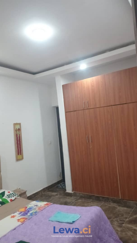 Appartement 1 pièces à louer à Cocody : 30,000 FCFA par mois - Demarcho.ci : Appartement à louer à Cocody. Prix : 30 000 FCFA prix de vente. 1 Chambre; 1 Salle de bain; 300 m².