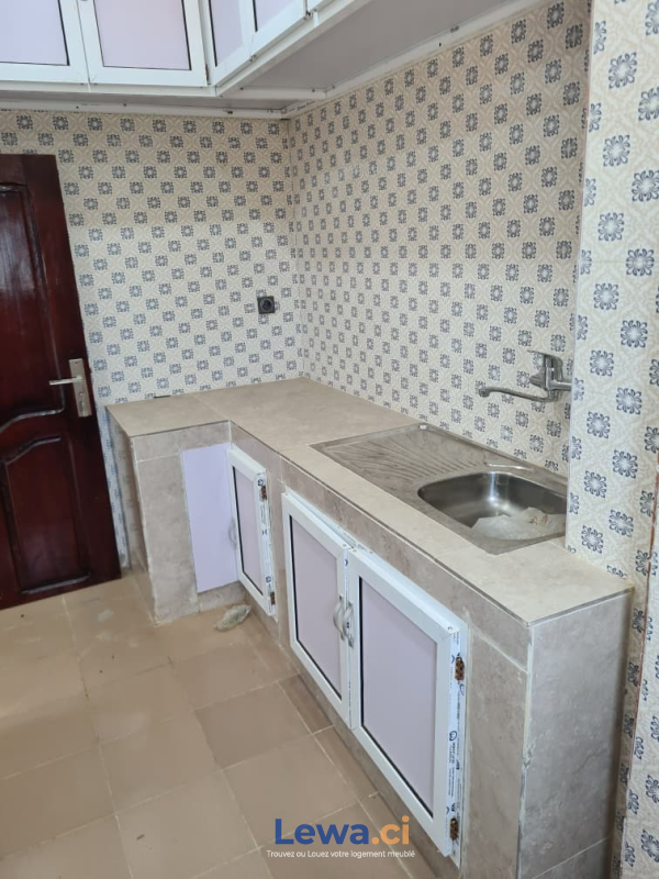 Appartement 2 pièces à louer à Bingerville : 250,000 FCFA par mois - Demarcho.ci : Appartement à louer à Bingerville. Prix : 250 000 FCFA par mois. 2 Chambres; 3 Salles de bains; 95 m².