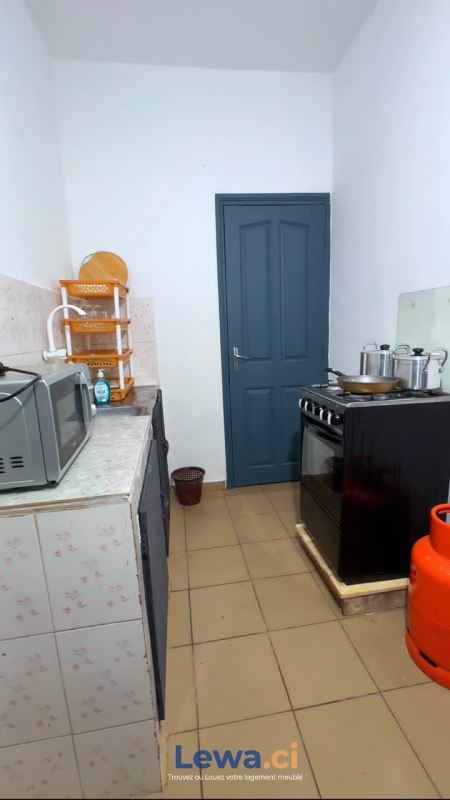 Appartement 1 pièces à louer à Cocody : 250,000 FCFA par mois - Demarcho.ci : Appartement à louer à Cocody. Prix : 250 000 FCFA prix de vente. 1 Chambre; 1 Salle de bain; 200 m².