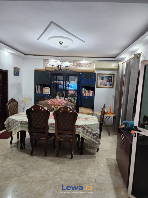 Villa 4 pièces à vendre à Cocody : 165 millionsFCFA - Demarcho.ci : Villa à vendre à Cocody. Prix : 165 000 000 FCFA prix de vente. 4 Chambres; 300 m².