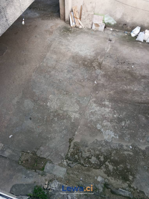 Villa 2 pièces à vendre à Cocody : 90 millionsFCFA - Demarcho.ci : Villa à vendre à Cocody. Prix : 90 000 000 FCFA prix de vente. 300 m².