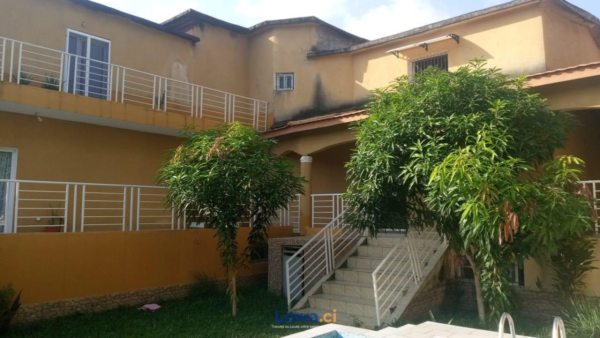 Image principale du bien : Villa Triplex à louer