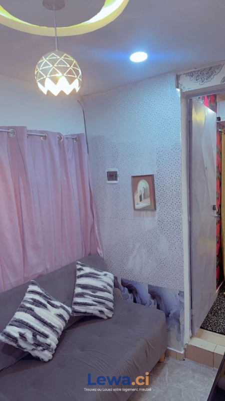 Appartement 1 pièces à louer à Marcory : 25,000 FCFA par mois - Demarcho.ci : Appartement à louer à Marcory. Prix : 25 000 FCFA prix de vente. 1 Chambre; 2 Salles de bains; 300 m².