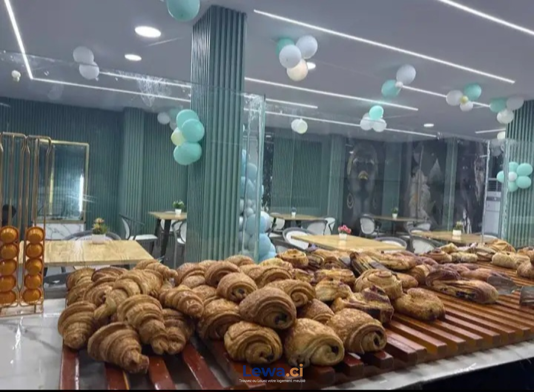 Magasin / boutique 2 pièces à vendre à Cocody : 85 millionsFCFA - Demarcho.ci : Magasin / Boutique à vendre à Cocody. Prix : 85 000 000 FCFA prix de vente.