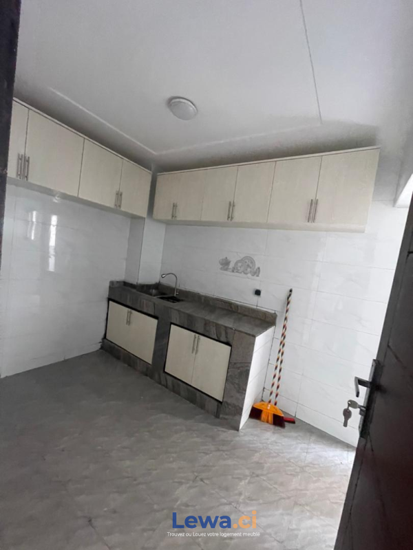 Appartement 2 pièces à vendre à Cocody : 45 millionsFCFA - Demarcho.ci : Appartement à vendre à Cocody. Prix : 45 000 000 FCFA prix de vente.