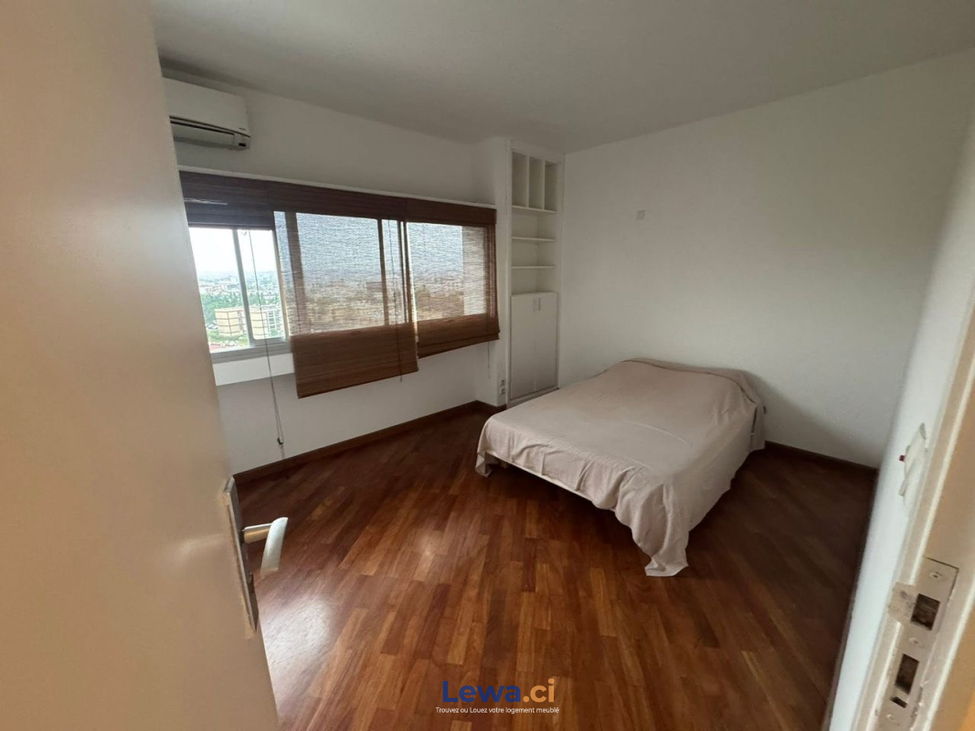 Appartement 3 pièces à louer à Cocody : 800,000 FCFA par mois - Demarcho.ci : Appartement à louer à Cocody. Prix : 800 000 FCFA par mois. 3 Chambres; 2 Salles de bains.