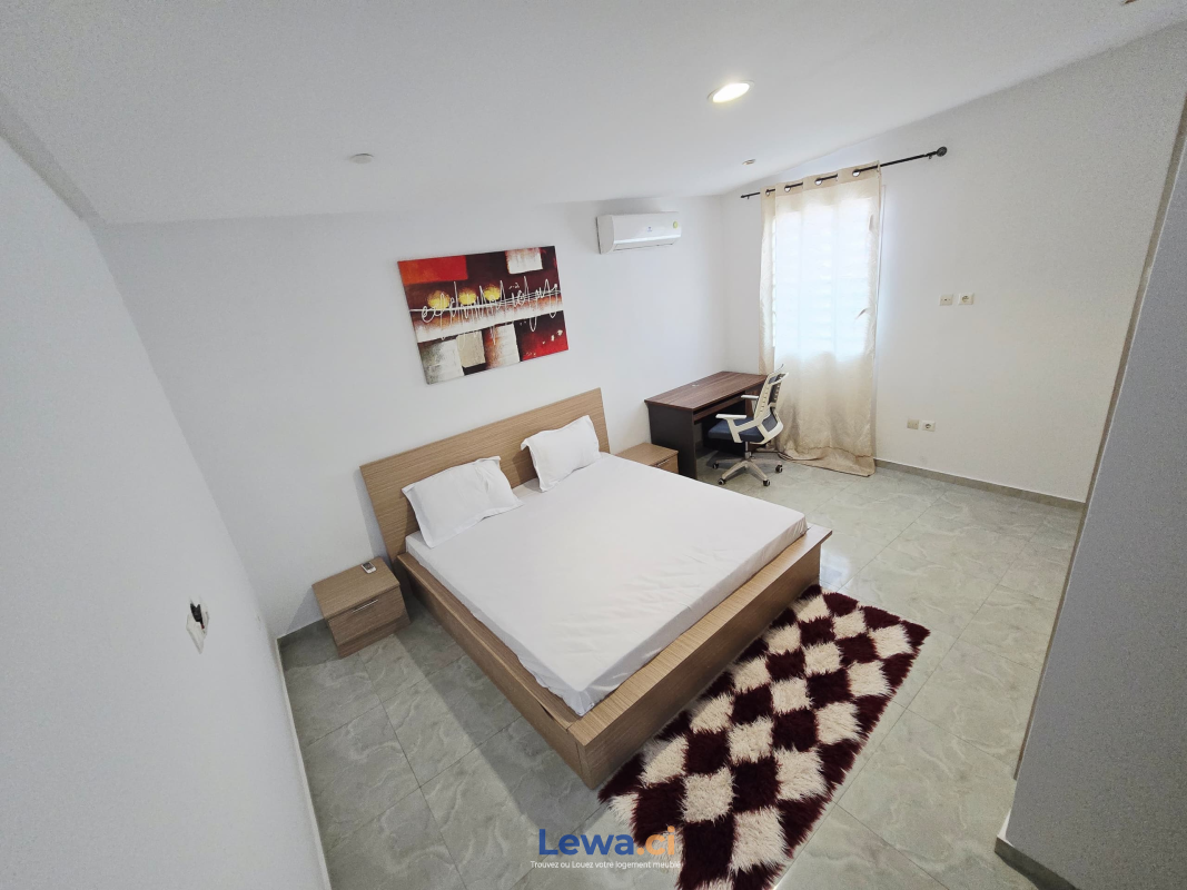 Appartement 3 pièces à louer à Abidjan : 2,5 millions FCFA par mois - Demarcho.ci : Appartement à louer à Abidjan. Prix : 2 500 000 FCFA par mois. 3 Chambres; 2 Salles de bains; 200 m².