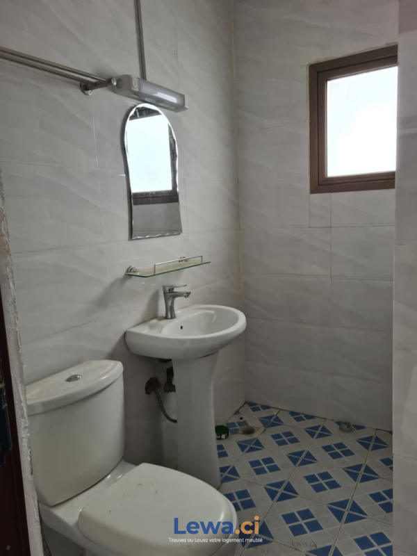Appartement 2 pièces à louer à Cocody : 350,000 FCFA par mois - Demarcho.ci : Appartement à louer à Cocody. Prix : 350 000 FCFA par mois. 2 Chambres; 3 Salles de bains; 95 m².