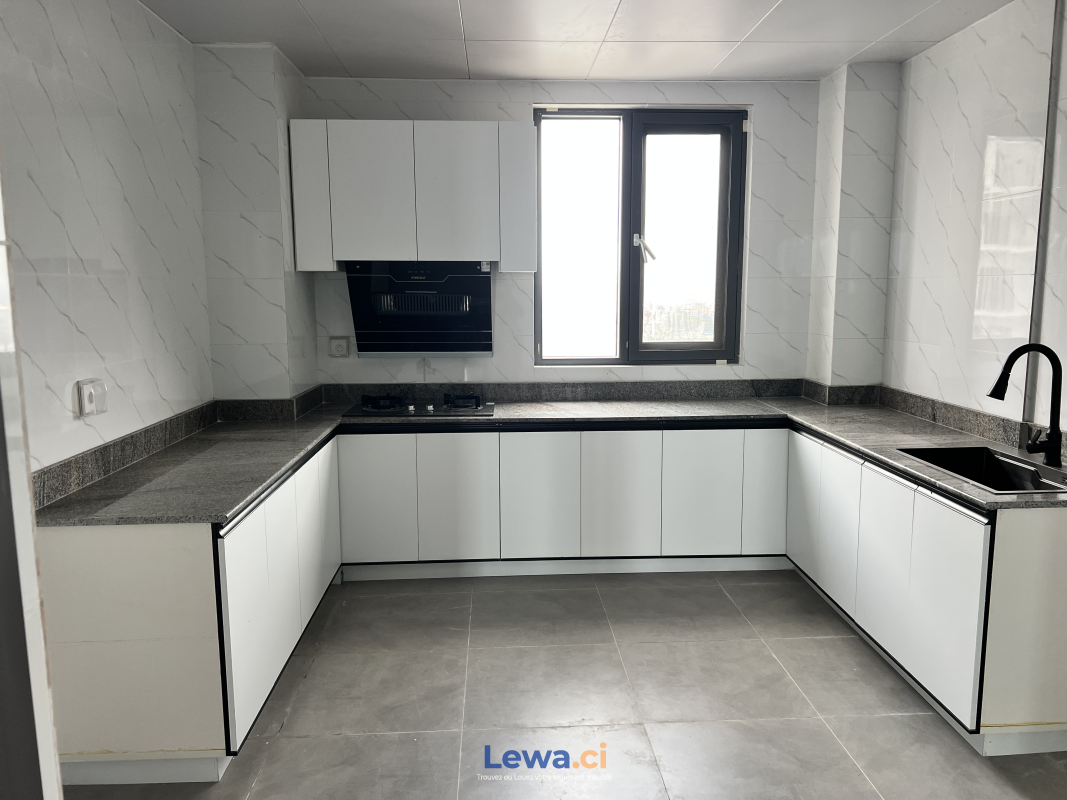 Image principale du bien : Appartement 3 pièces en vente à marcory eone4 sur le VGE