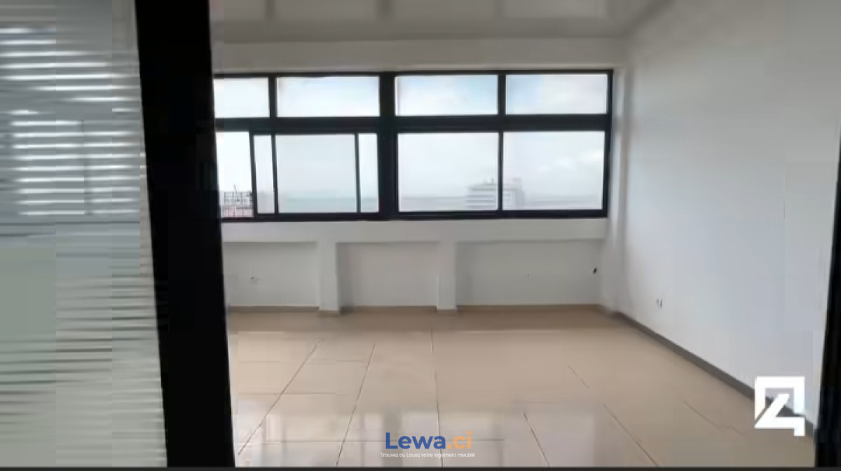 Bureau 2 pièces à louer à Treichville : 300,000 FCFA par mois - Demarcho.ci : Bureau à louer à Treichville. Prix : 300 000 FCFA par mois.