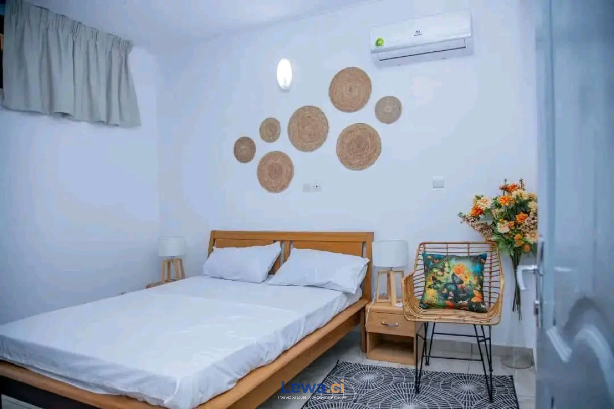 Image principale du bien : Villa meublé pièces à Cocody angré Tmns 81 Haut standin