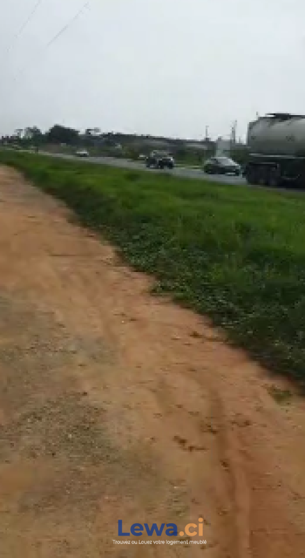 Image principale du bien : Une grande parcelle à l’autoroute du nord