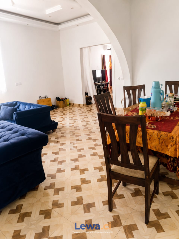 Villa 6 pièces à vendre à Abidjan : 160 millionsFCFA - Demarcho.ci : Villa à vendre à Abidjan. Prix : 160 000 000 FCFA par mois. 6 Chambres; 6 Salles de bains.
