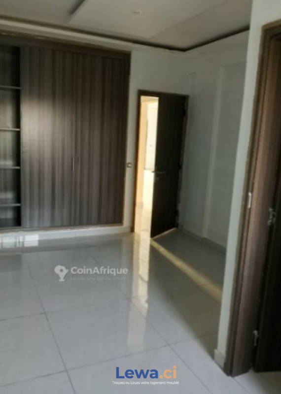 Appartement 4 pièces à louer à Cocody : 600,000 FCFA par mois - Demarcho.ci : Appartement à louer à Cocody. Prix : 600 000 FCFA par mois. 4 Chambres; 3 Salles de bains.