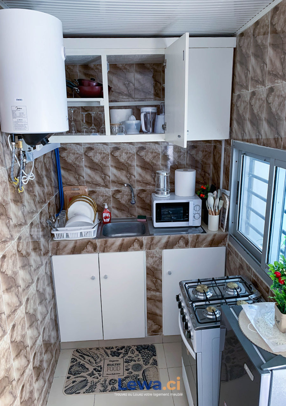 Studio 1 pièces à louer à Cocody : 900,000 FCFA par mois - Demarcho.ci : Studio à louer à Cocody. Prix : 900 000 FCFA par mois. 1 Chambre; 1 Salle de bain.