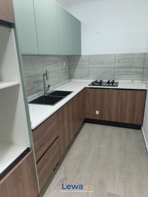 Villa 3 pièces à vendre à Cocody : 200 millionsFCFA - Demarcho.ci : Villa à vendre à Cocody. Prix : 200 000 000 FCFA prix de vente. 3 Chambres; 3 Salles de bains; 273 m².