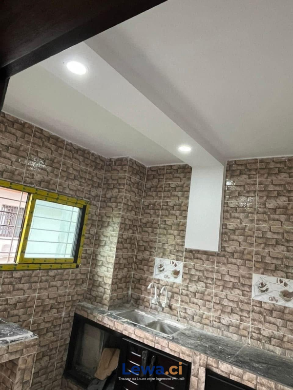 Appartement 1 pièces à louer à Bingerville : 160,000 FCFA par mois - Demarcho.ci : Appartement à louer à Bingerville. Prix : 160 000 FCFA par mois. 1 Chambre; 2 Salles de bains; 70 m².