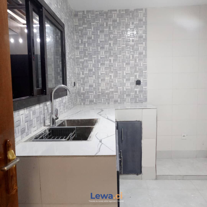 Villa 3 pièces à vendre à Cocody : 90 millionsFCFA - Demarcho.ci : Villa à vendre à Cocody. Prix : 90 000 000 FCFA prix de vente. 3 Chambres; 2 Salles de bains; 100 m².