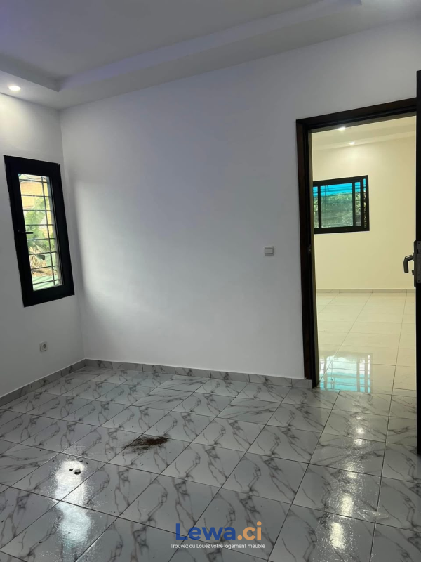 Appartement 1 pièces à louer à Bingerville : 160,000 FCFA par mois - Demarcho.ci : Appartement à louer à Bingerville. Prix : 160 000 FCFA par mois. 1 Chambre; 2 Salles de bains; 70 m².