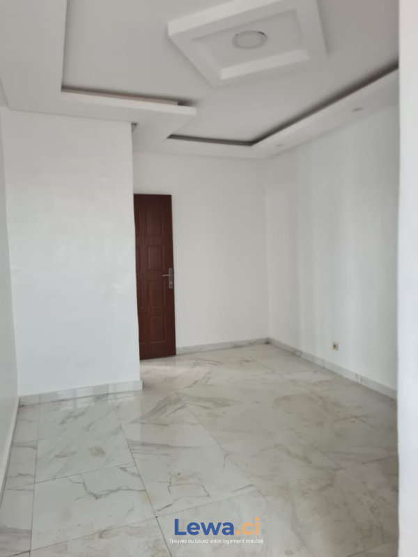 Appartement 2 pièces à louer à Cocody : 350,000 FCFA par mois - Demarcho.ci : Appartement à louer à Cocody. Prix : 350 000 FCFA par mois. 2 Chambres; 3 Salles de bains; 95 m².